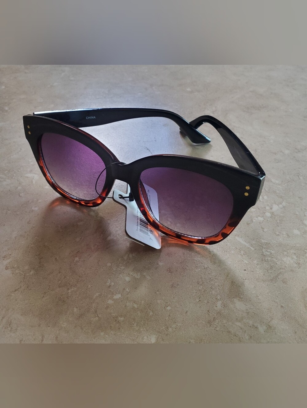 Women’s Oversized Tortoiseshell Gradient Sunglasses - Black/Brown